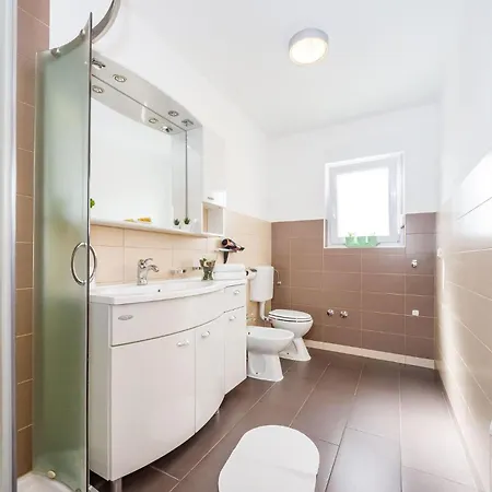 Apartment Awesome In With House Sea View Zdrelac