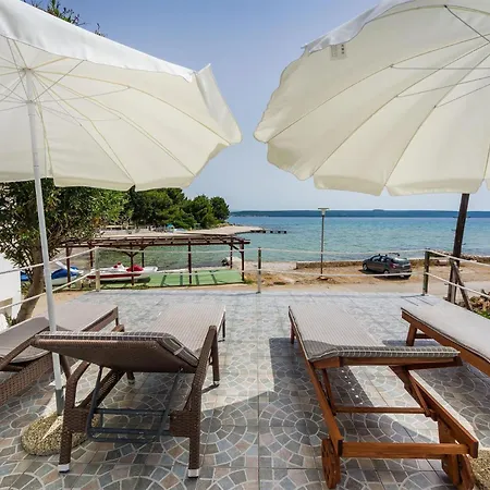 Awesome In With House Sea View
