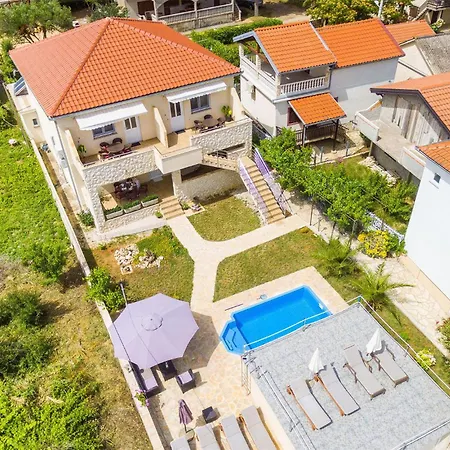 Awesome In With House Sea View