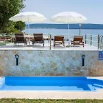 Апартаменты Awesome In With Wifi *